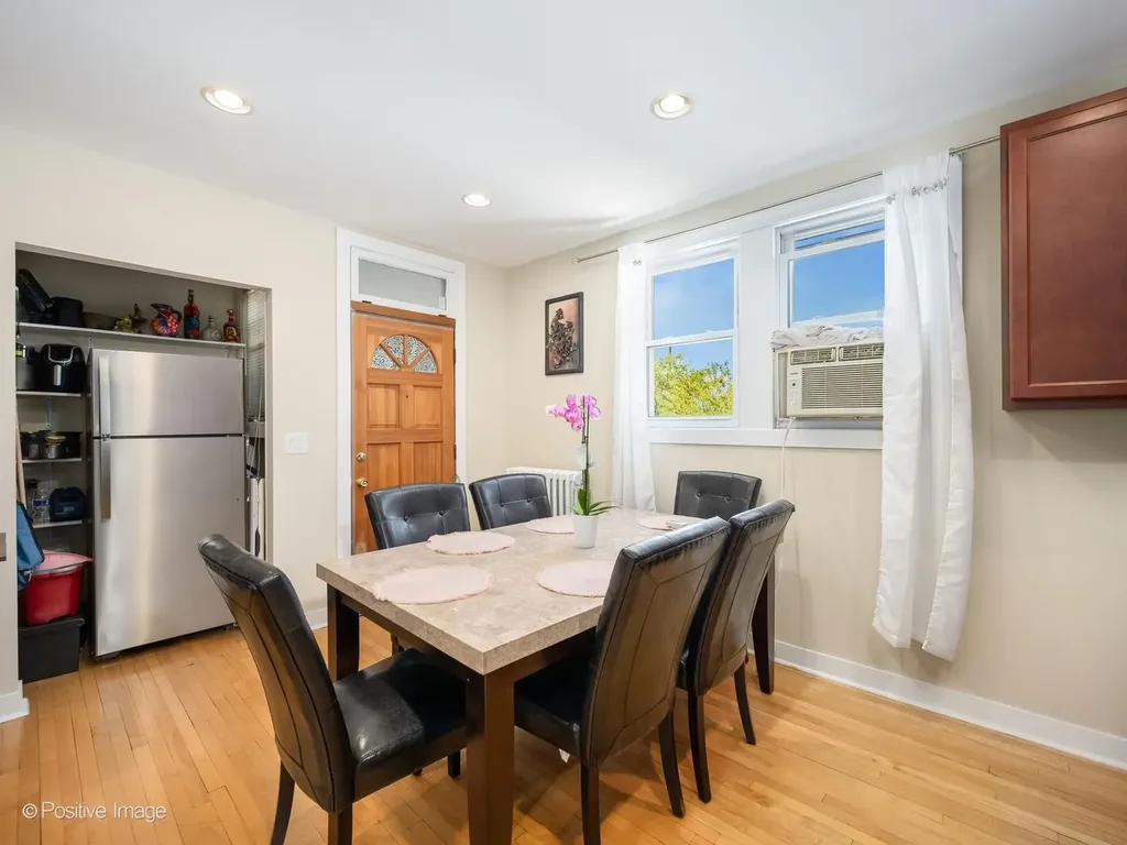5434 West Wellington Avenue Chicago IL 60641