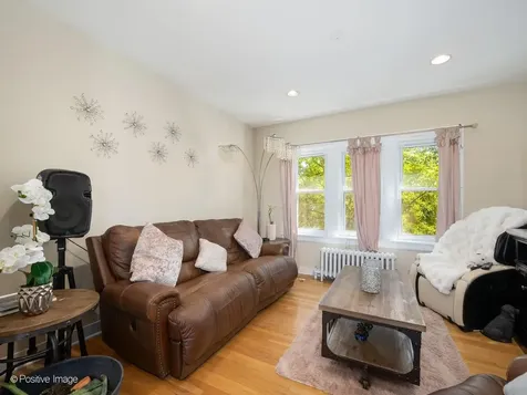 5434 West Wellington Avenue Chicago IL 60641