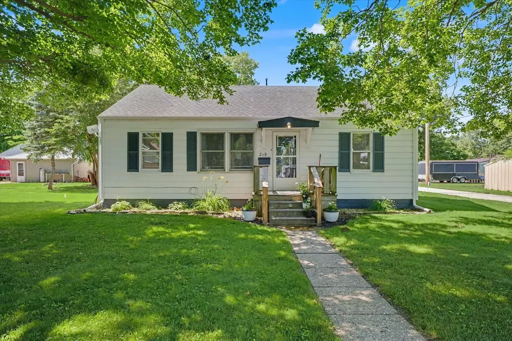 219 East 4th Street Gibson City IL 60936