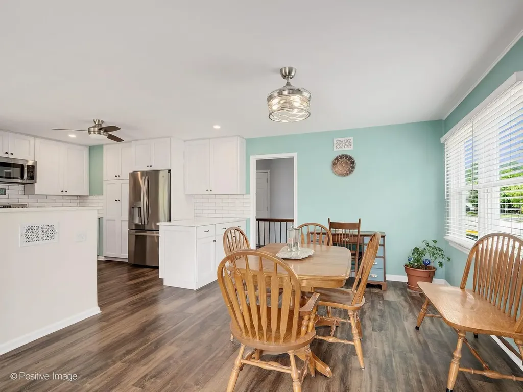 627 Oakwood Drive Westmont IL 60559