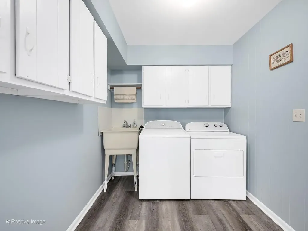627 Oakwood Drive Westmont IL 60559