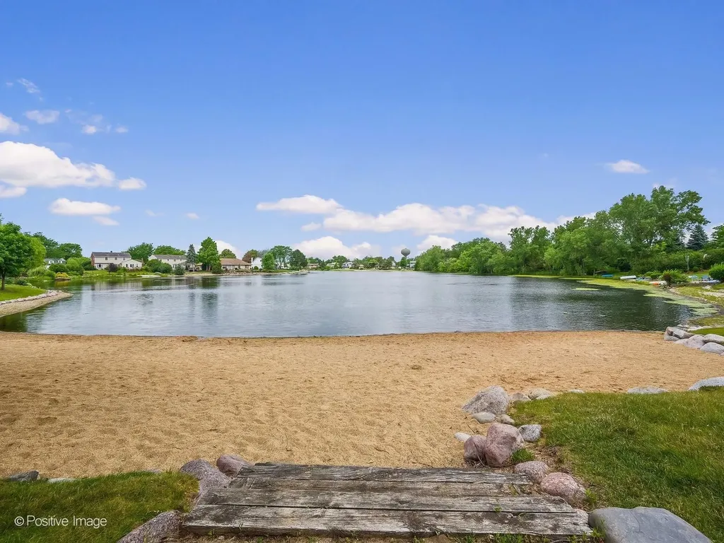 627 Oakwood Drive Westmont IL 60559