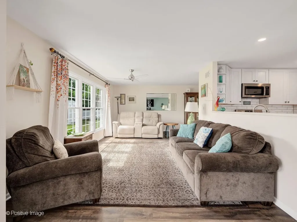 627 Oakwood Drive Westmont IL 60559