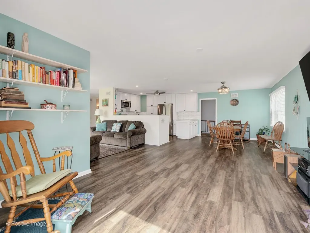 627 Oakwood Drive Westmont IL 60559