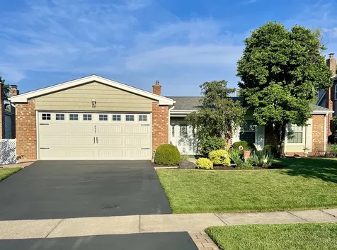 627 Oakwood Drive Westmont IL 60559
