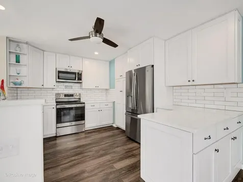 627 Oakwood Drive Westmont IL 60559