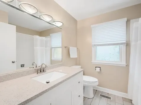627 Oakwood Drive Westmont IL 60559