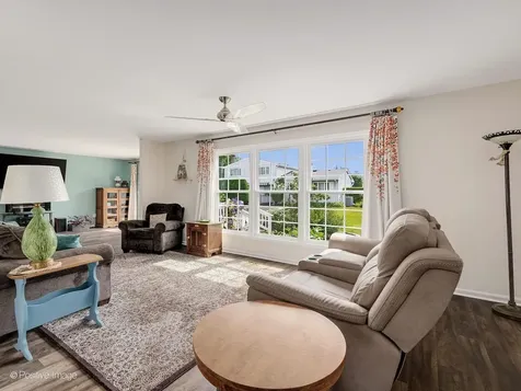 627 Oakwood Drive Westmont IL 60559