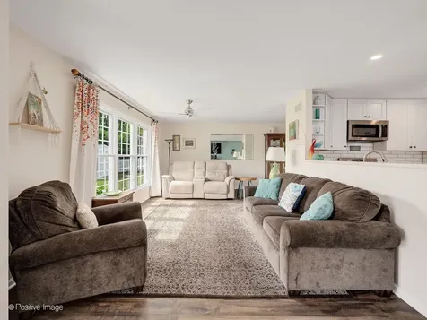 627 Oakwood Drive Westmont IL 60559