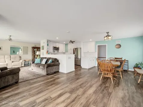 627 Oakwood Drive Westmont IL 60559