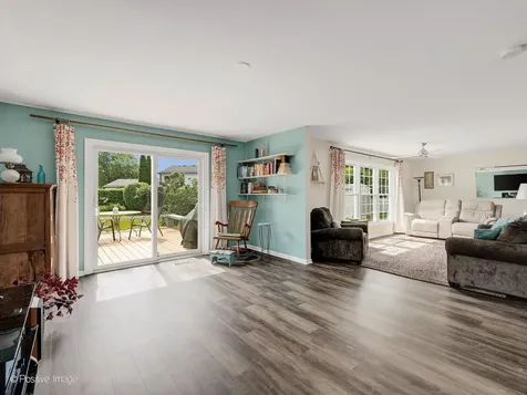 627 Oakwood Drive Westmont IL 60559