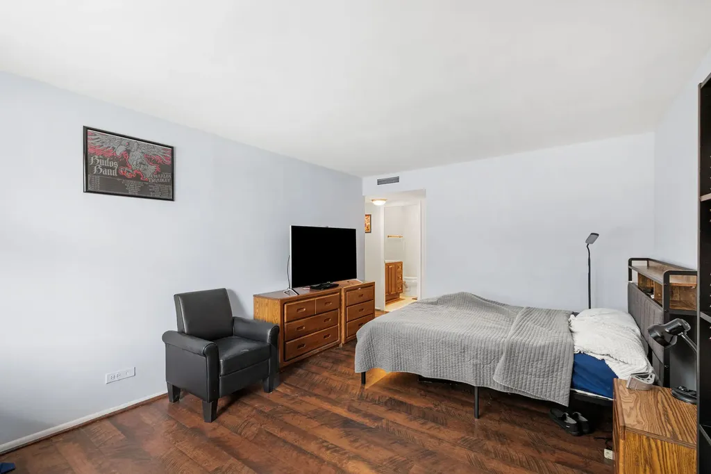 5901 North Sheridan Road Chicago IL 60660