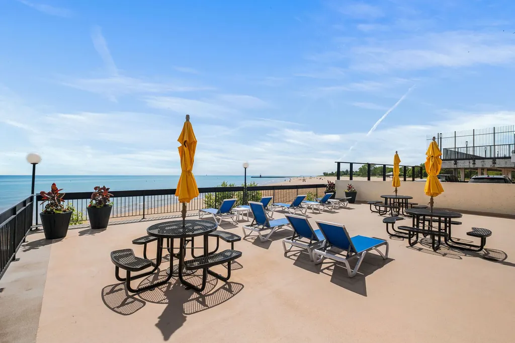 5901 North Sheridan Road Chicago IL 60660