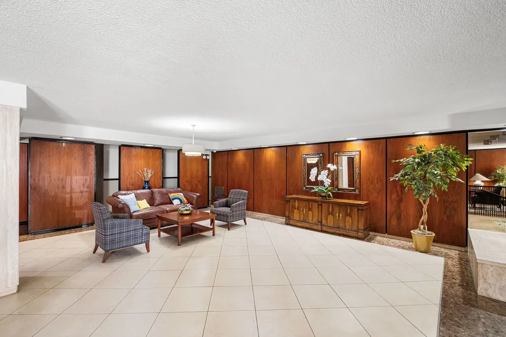 5901 North Sheridan Road Chicago IL 60660