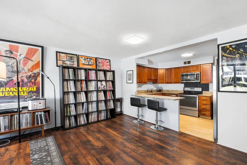 5901 North Sheridan Road Chicago IL 60660