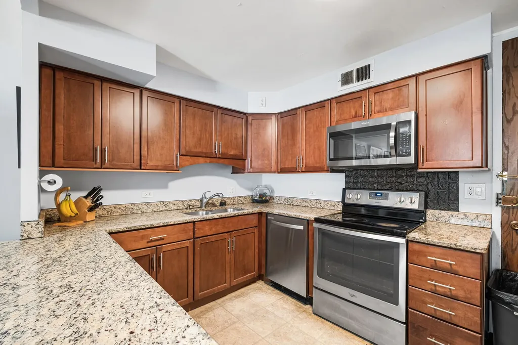 5901 North Sheridan Road Chicago IL 60660