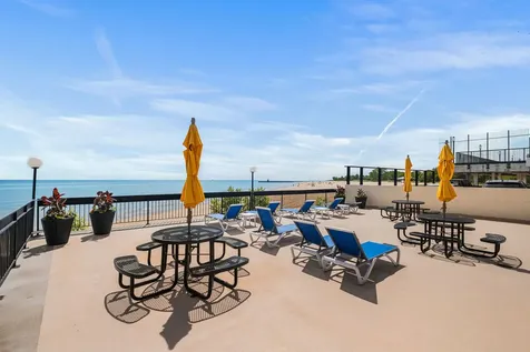 5901 North Sheridan Road Chicago IL 60660