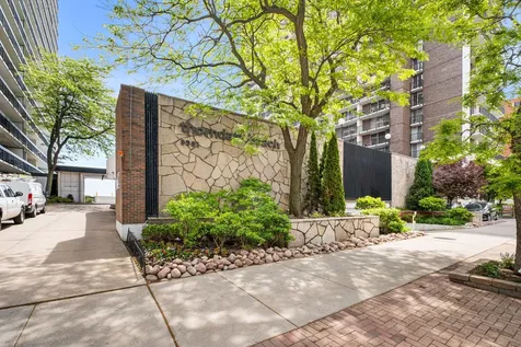 5901 North Sheridan Road Chicago IL 60660