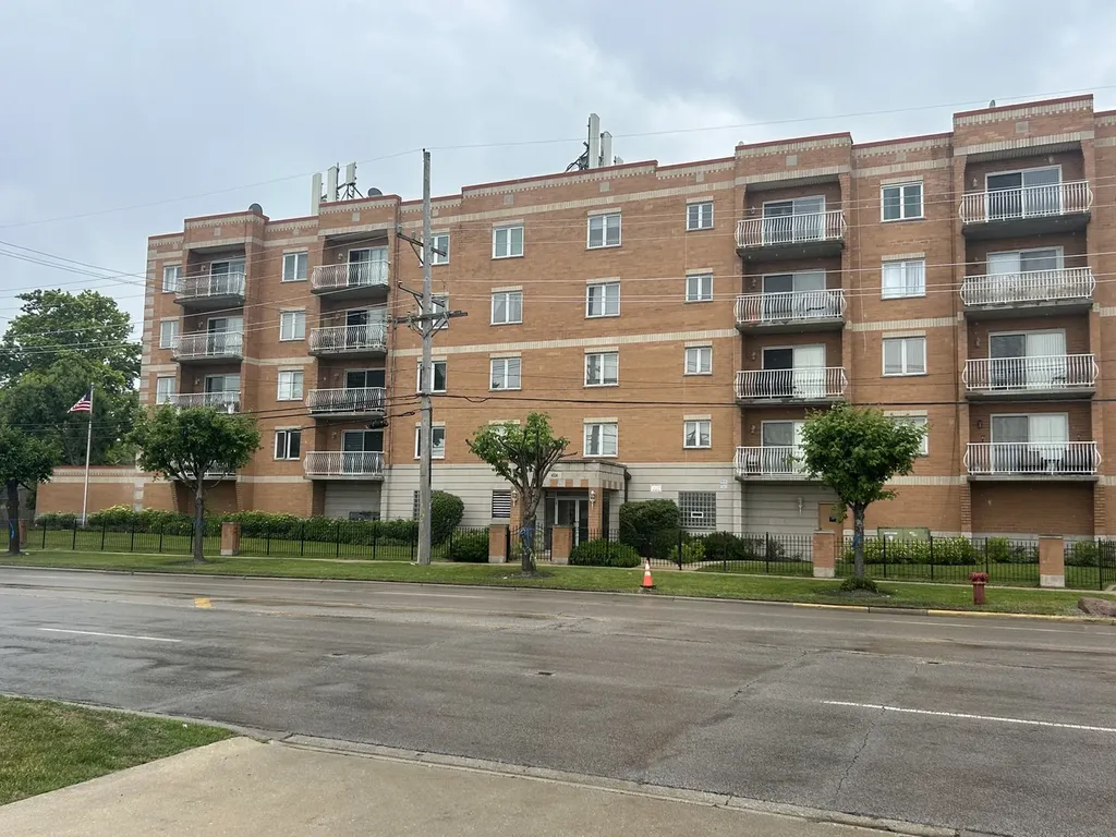 4534 North Cumberland Avenue Chicago IL 60656
