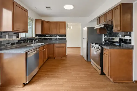 1127 Ashbrook Drive Mundelein IL 60060