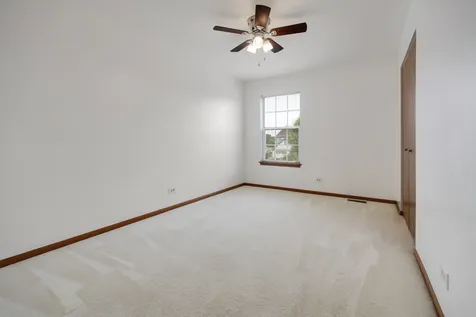 1127 Ashbrook Drive Mundelein IL 60060