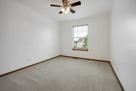 1127 Ashbrook Drive Mundelein IL 60060