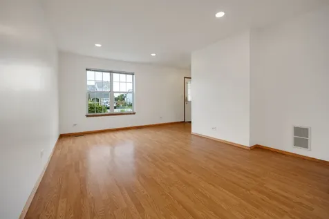 1127 Ashbrook Drive Mundelein IL 60060