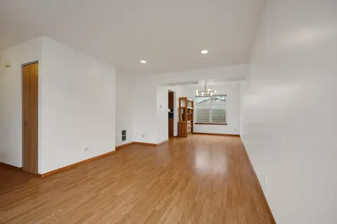 1127 Ashbrook Drive Mundelein IL 60060