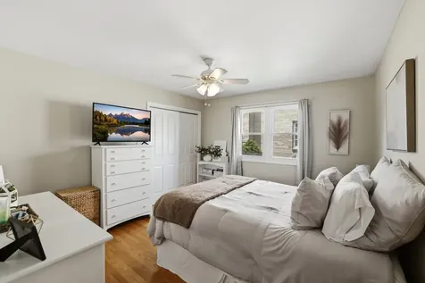 759 Yorkshire Lane Des Plaines IL 60016