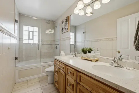 759 Yorkshire Lane Des Plaines IL 60016