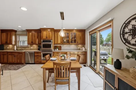 759 Yorkshire Lane Des Plaines IL 60016