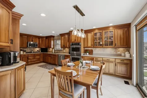 759 Yorkshire Lane Des Plaines IL 60016