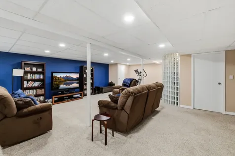 759 Yorkshire Lane Des Plaines IL 60016