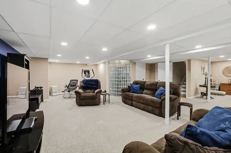 759 Yorkshire Lane Des Plaines IL 60016