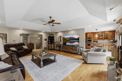 759 Yorkshire Lane Des Plaines IL 60016