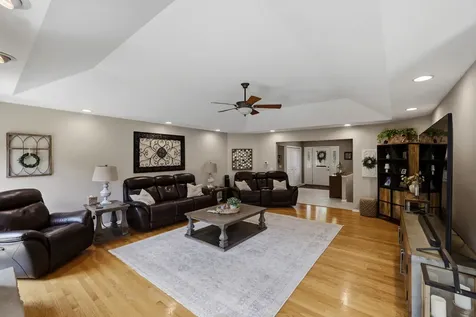 759 Yorkshire Lane Des Plaines IL 60016