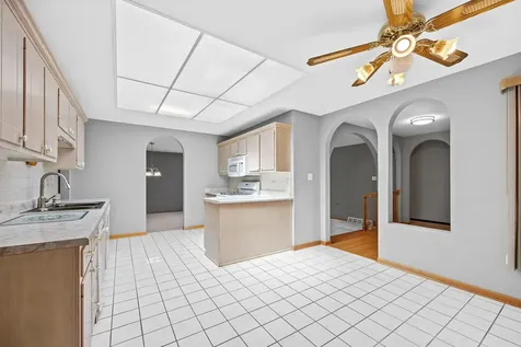 11S056 Madison Street Burr Ridge IL 60527