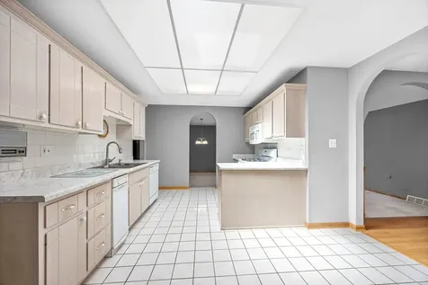 11S056 Madison Street Burr Ridge IL 60527