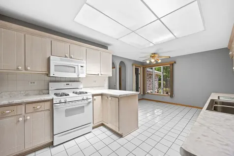 11S056 Madison Street Burr Ridge IL 60527