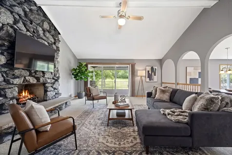 11S056 Madison Street Burr Ridge IL 60527