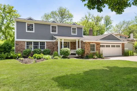 716 South Dymond Road Libertyville IL 60048