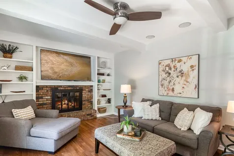 716 South Dymond Road Libertyville IL 60048