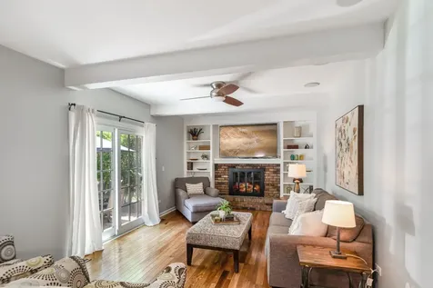 716 South Dymond Road Libertyville IL 60048