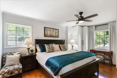 716 South Dymond Road Libertyville IL 60048