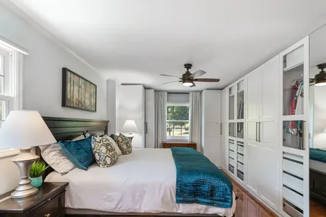 716 South Dymond Road Libertyville IL 60048
