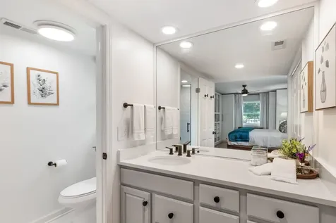 716 South Dymond Road Libertyville IL 60048