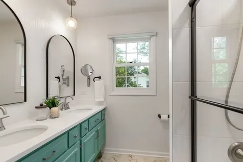 716 South Dymond Road Libertyville IL 60048