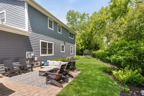 716 South Dymond Road Libertyville IL 60048