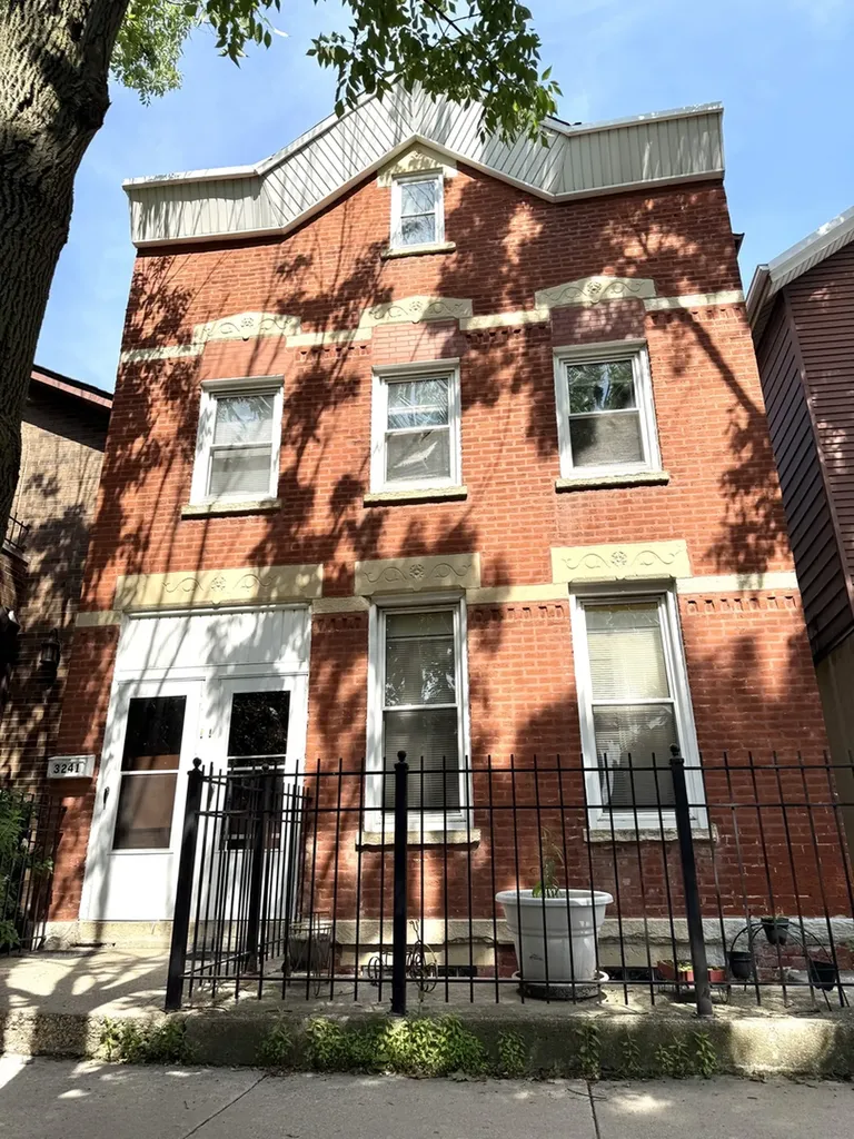 3241 South Parnell Avenue Chicago IL 60616