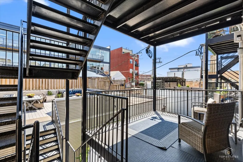 1541 West Montana Street Chicago IL 60614